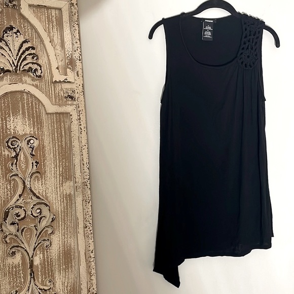 PREMISE BLACK ASYMMETRICAL SLEEVELESS TOP - Picture 1 of 4
